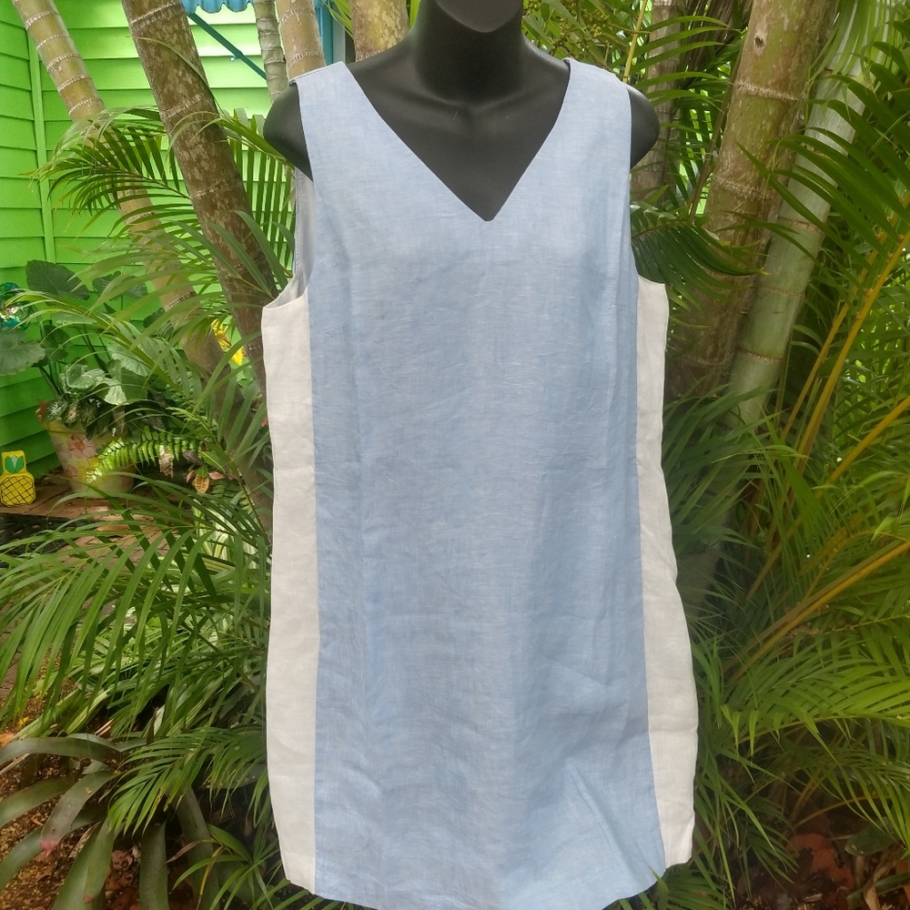 NWT Island Company 🌴
Charter Shift Dress🌺